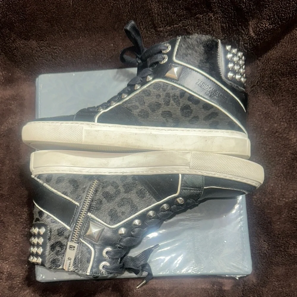 Stylish Black Leopard High-Top Studded Sneakers - Picture 5 of 15